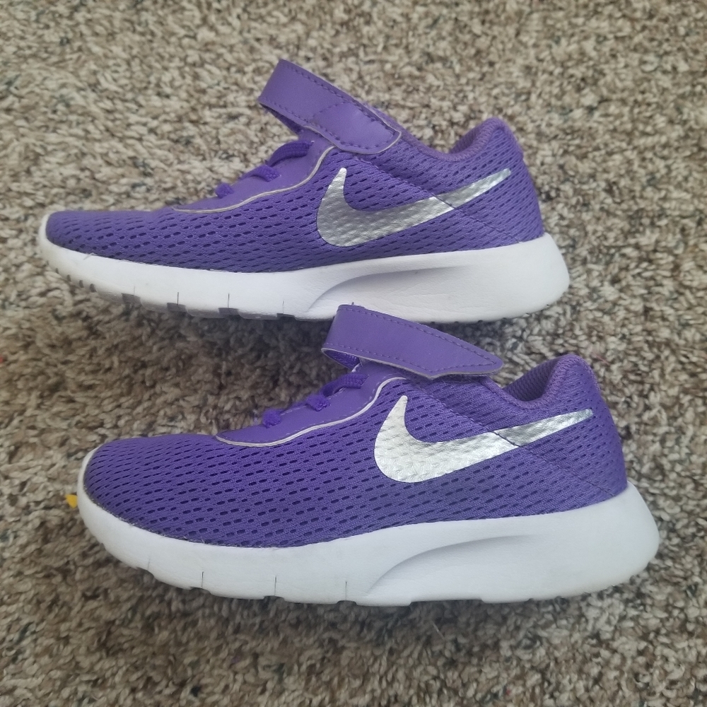❌SOLD❌Toddler Girls Nikes💜
